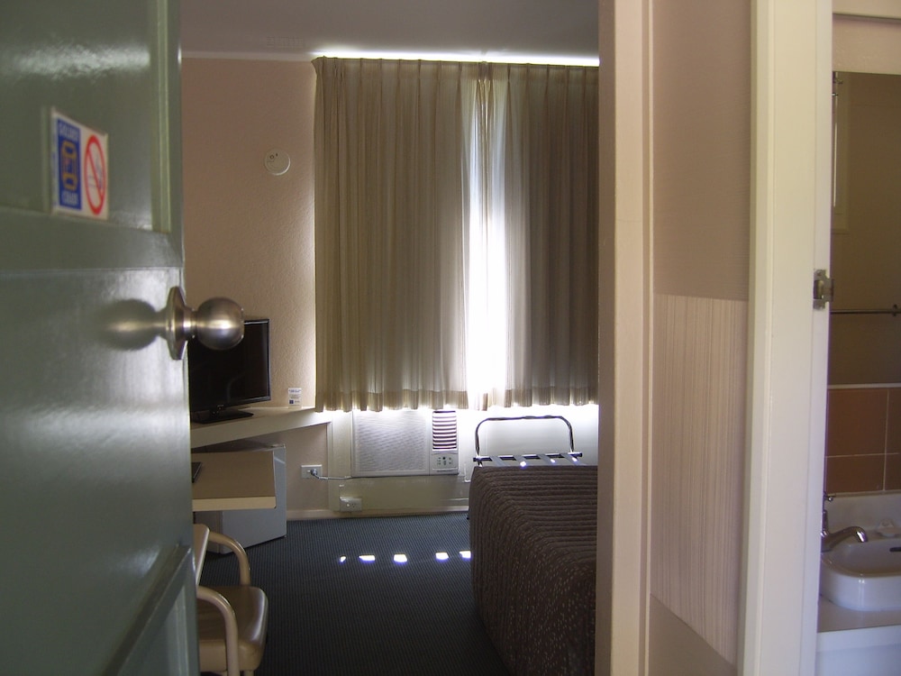 Garden Motor Inn 26/71