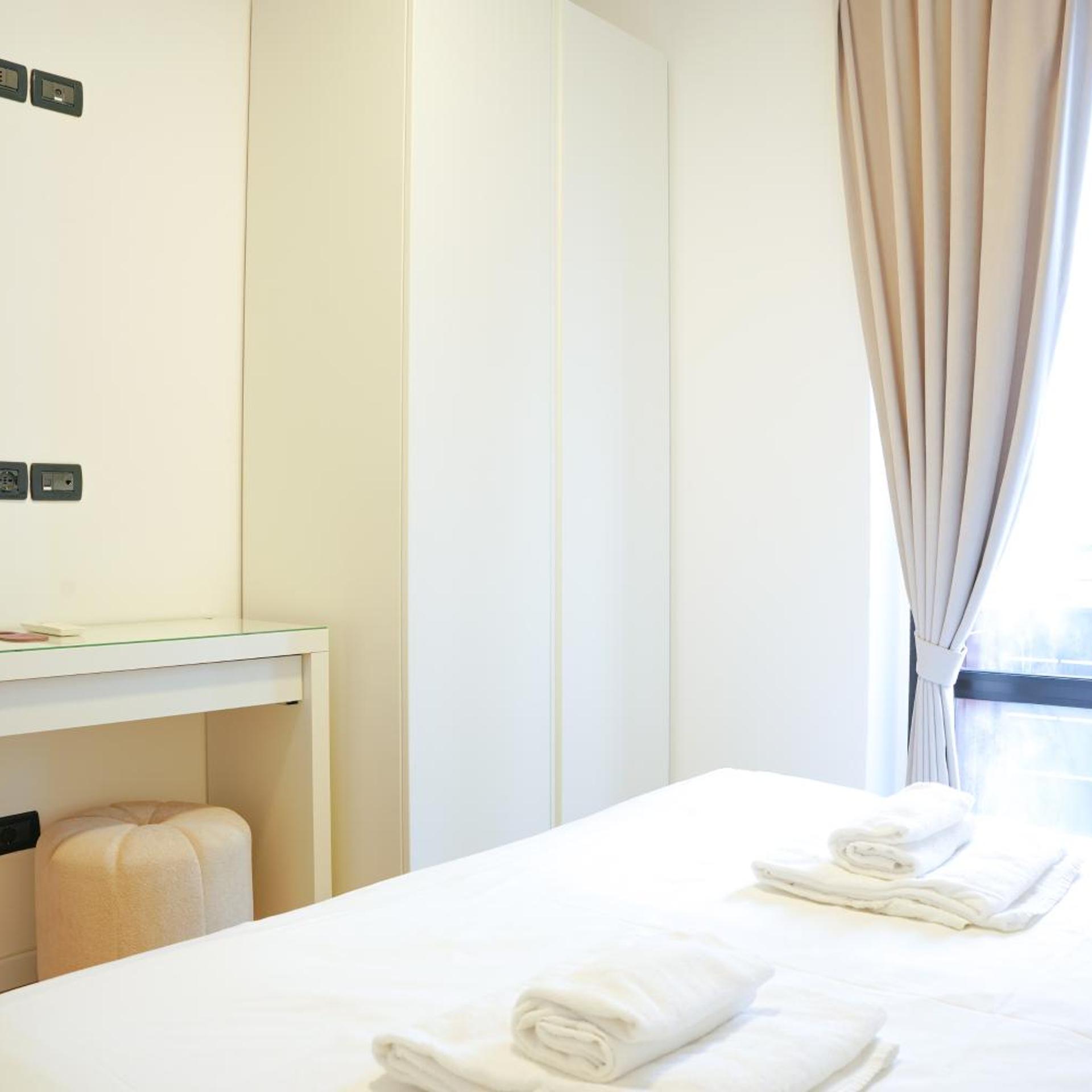 Sunshine HOTEL 26/50