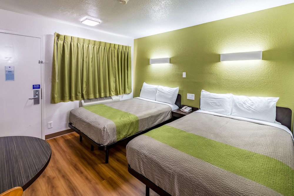 Motel6 Bellmead, TX - Waco 24/57