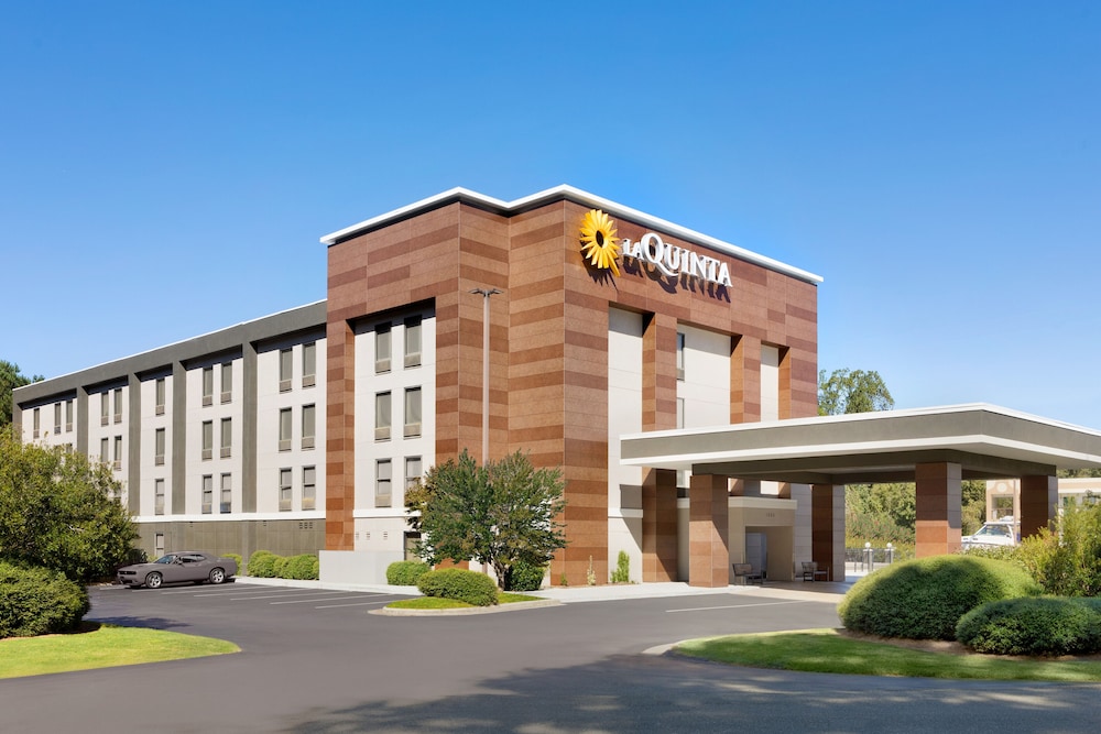 La Quinta Inn Suites By Wyndham Selma Smithfield I 95 3/45