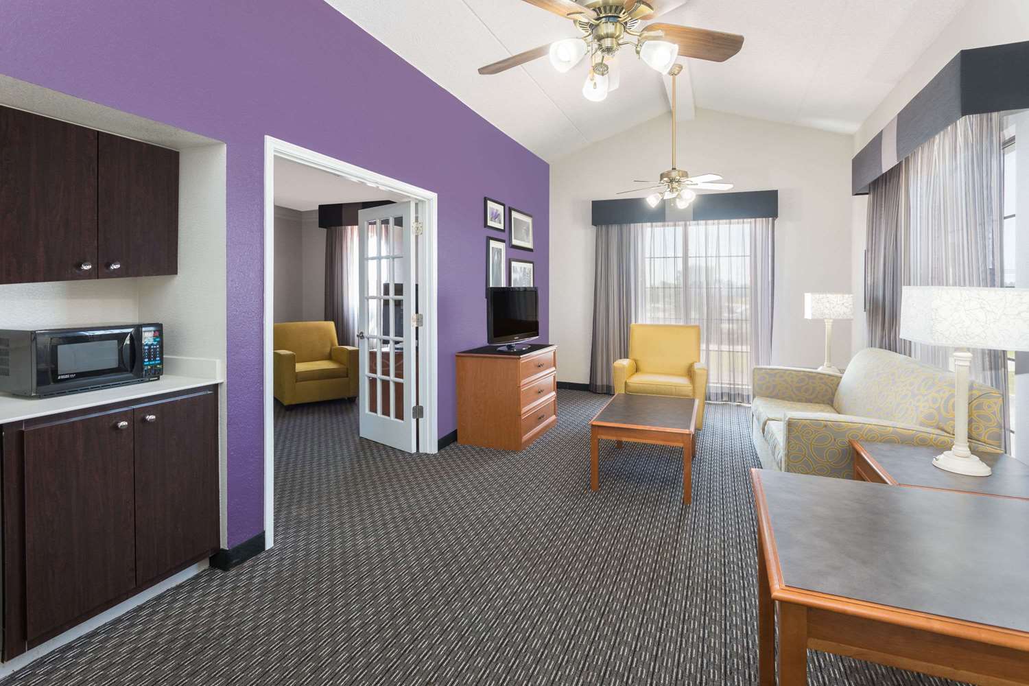 Baymont By Wyndham Greenville Woodruff Rd 22/31