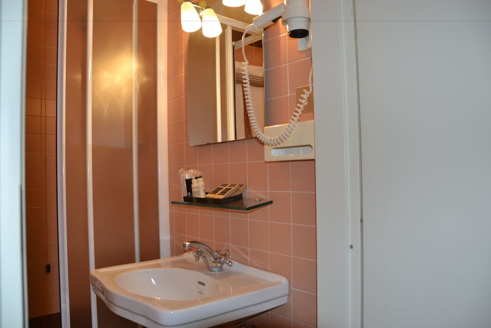 Hotel Titano 50/54