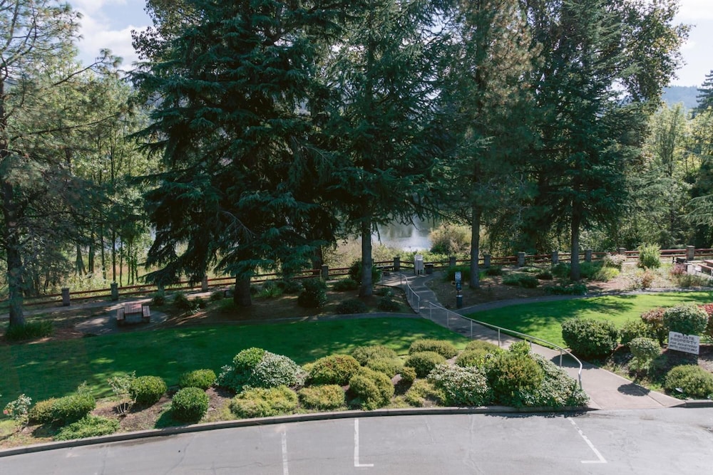 Riverfront Inn Roseburg 58/72
