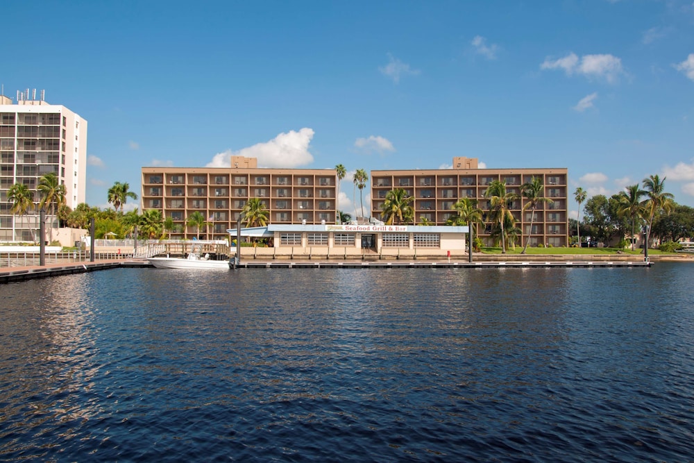 Best Western Fort Myers Waterfront 21/28