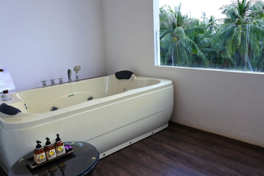 Dhevan Dara Beach Villa 8/49