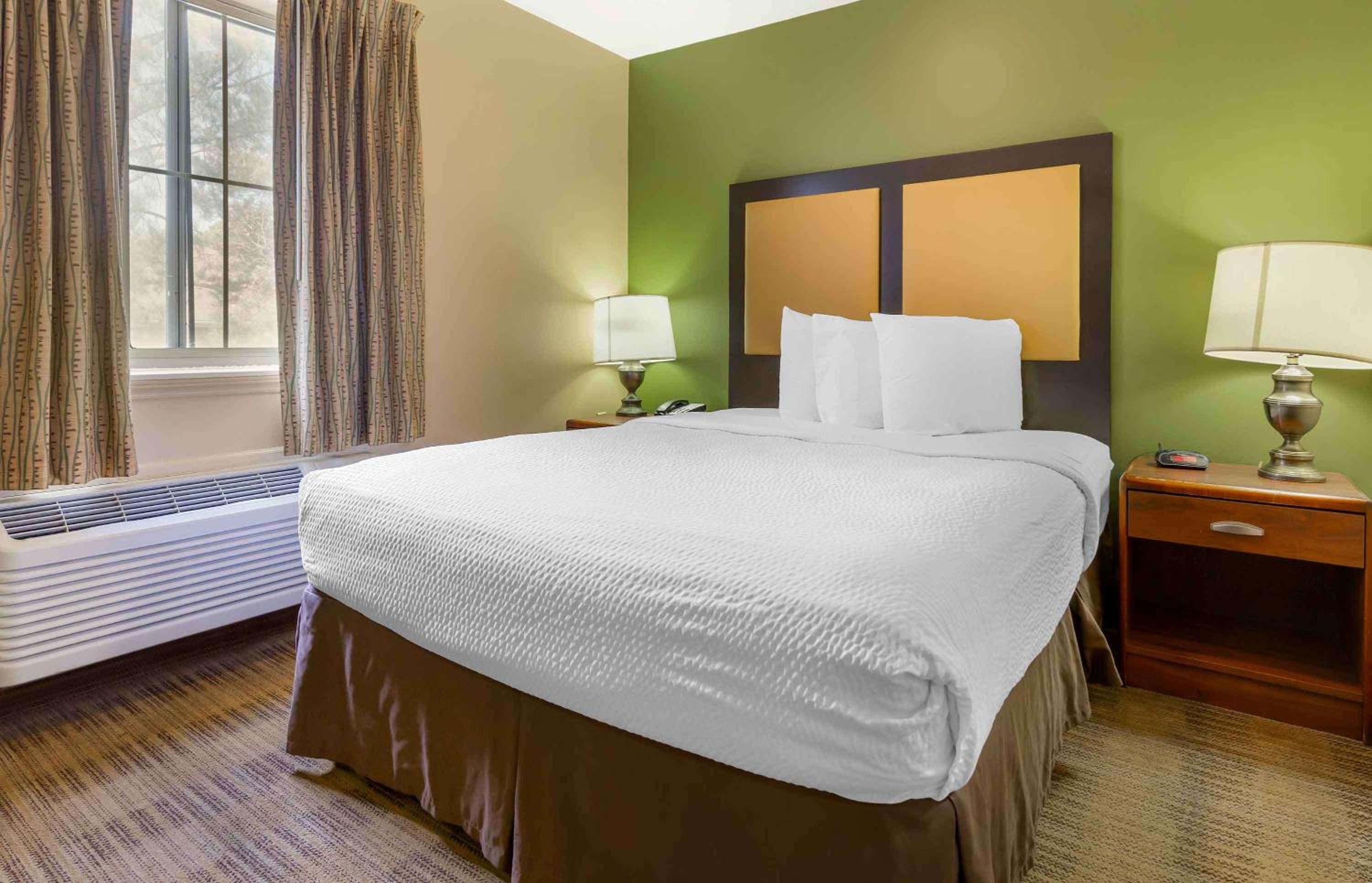Deluxe, Studio, Queen Bed, Extended Stay America-Raleigh-North Raleigh-Wake Towne Drive 5/10