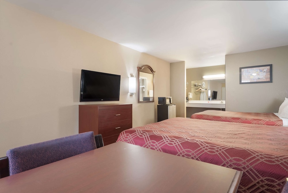 Econo Lodge Thomaston 11/35