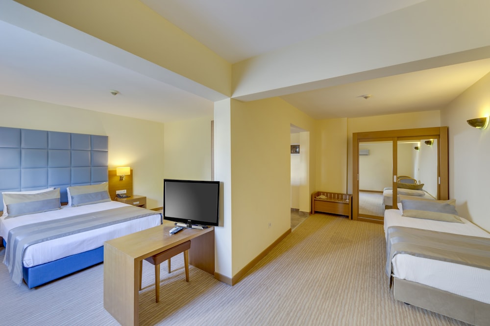 Elite World Kusadasi 24/50
