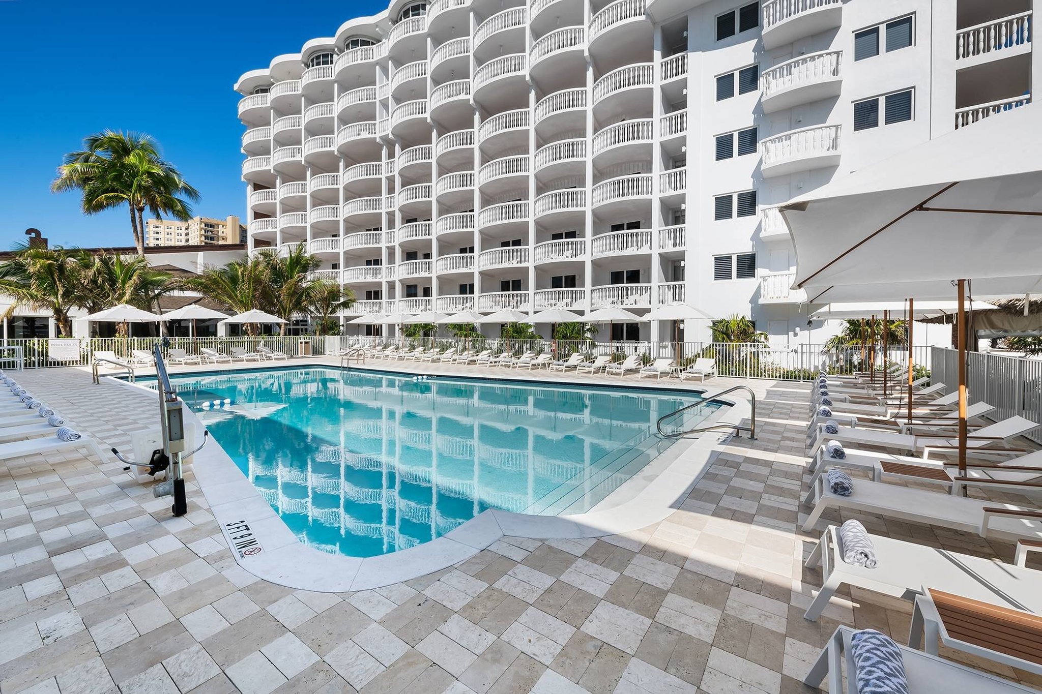 Beachcomber Oceanfront Resort Villas 6/71