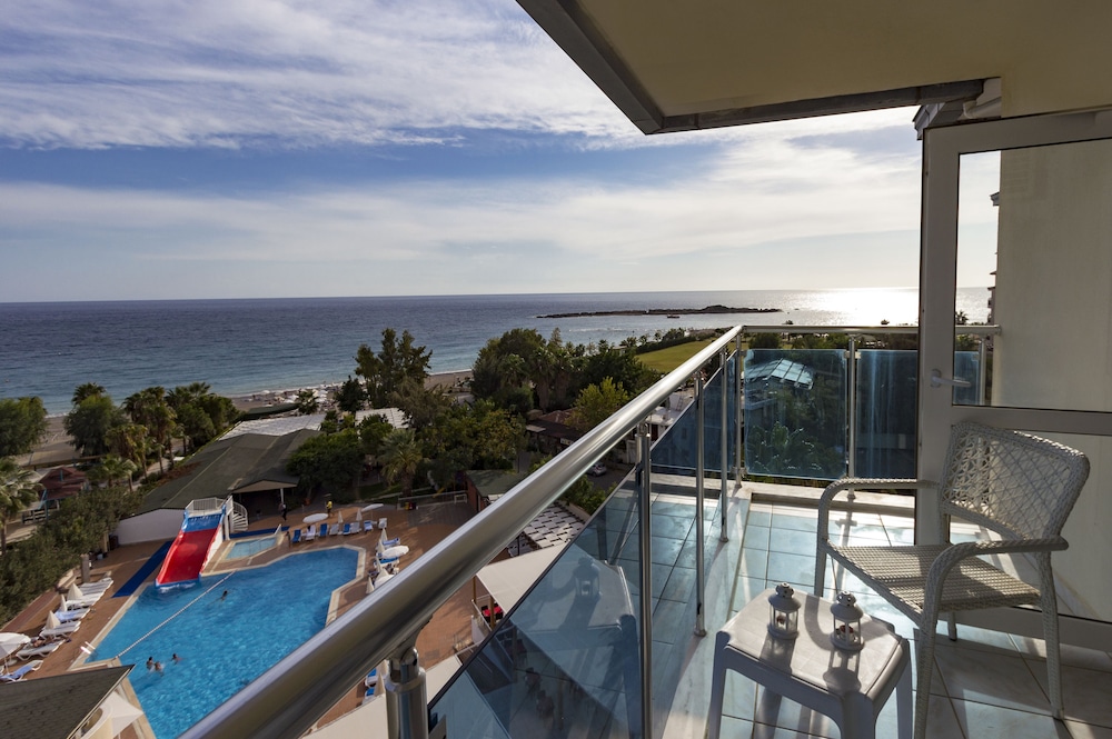 Grand Paradise Hotel 34/50