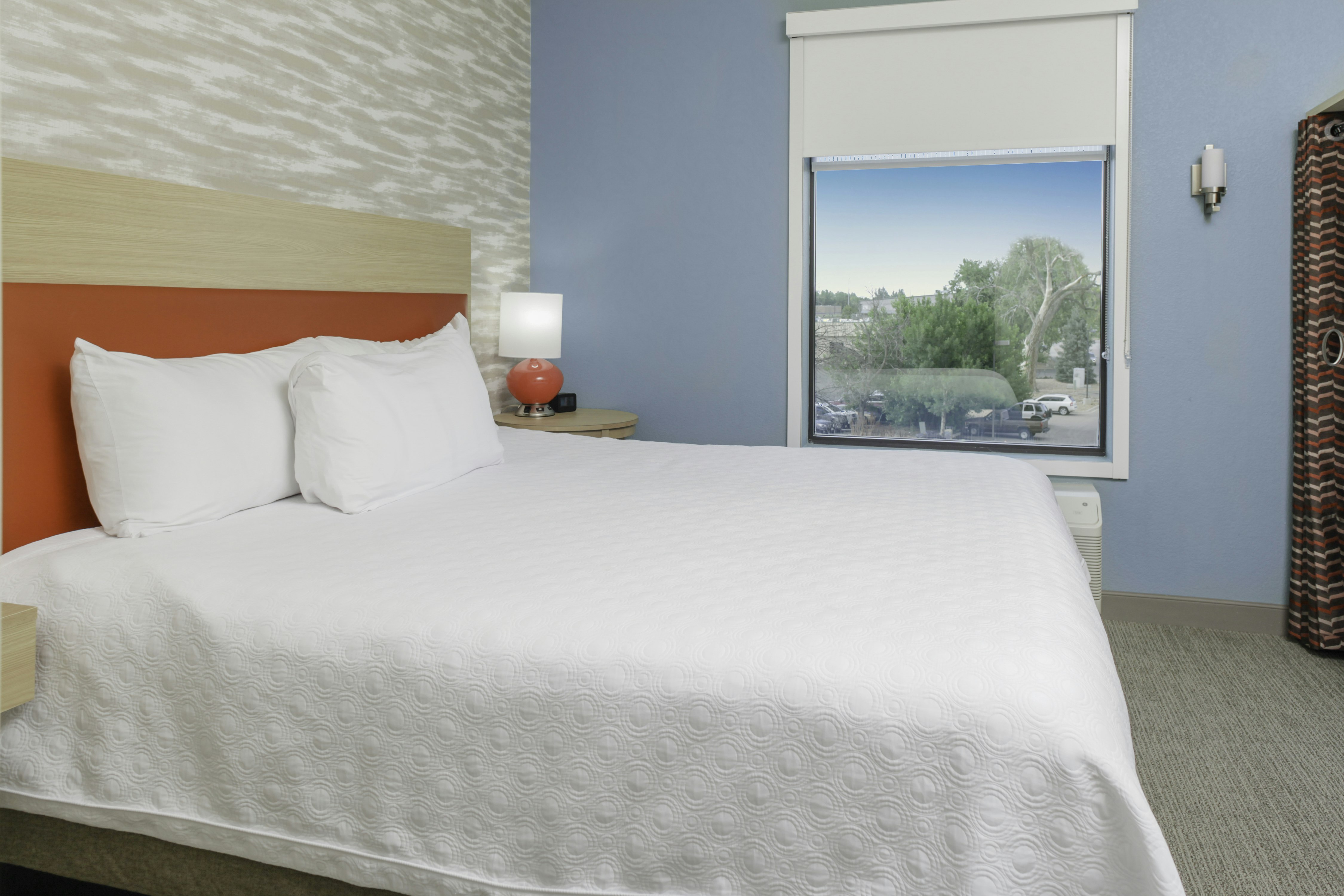 SUITE, KING BED, ACCESSIBLE