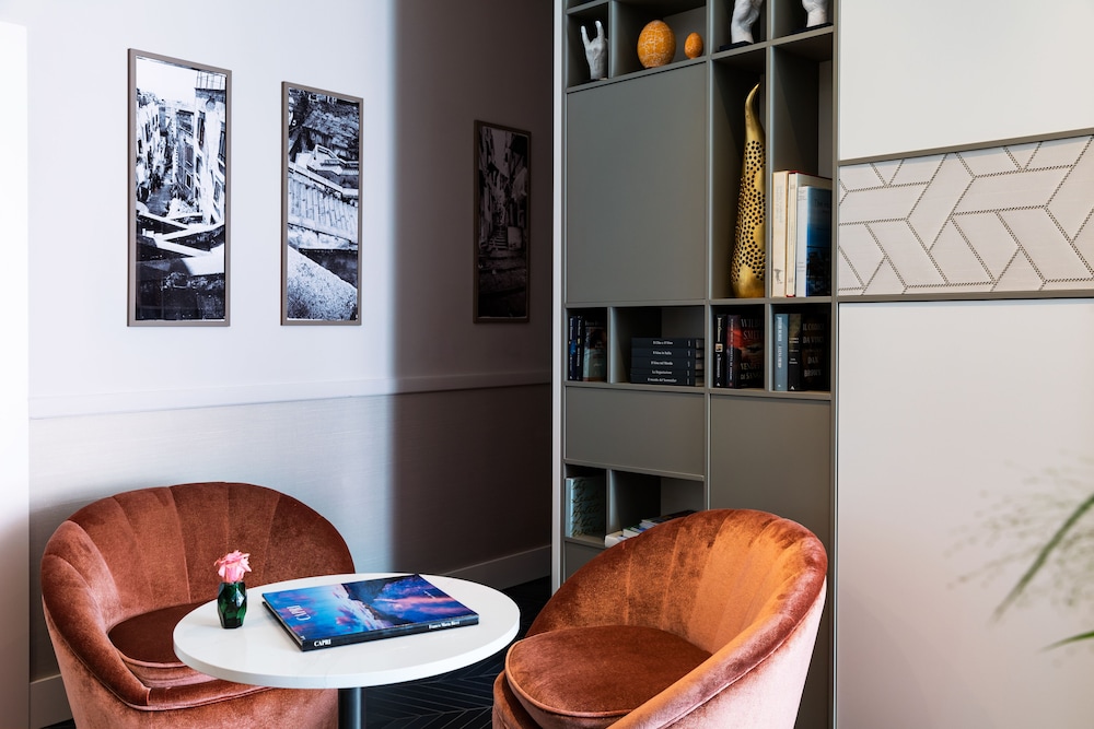 Amadomus Luxury Suites 33/46