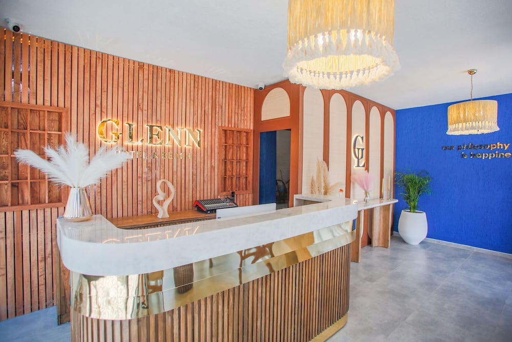 Glenn Hotel Beach 9/50