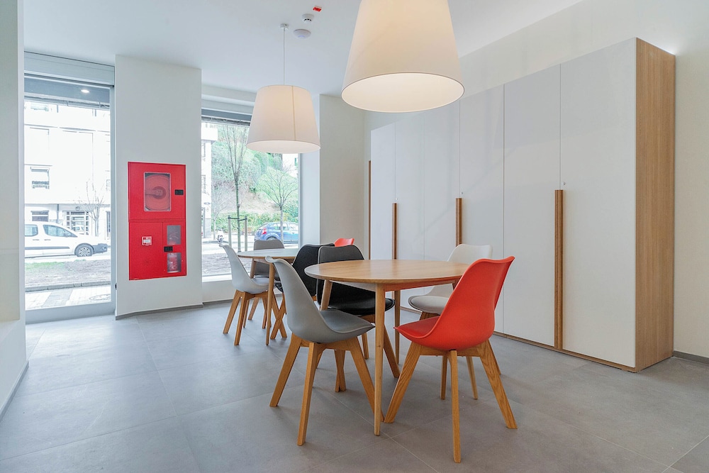 Hotel Distrito Oeste 35/50