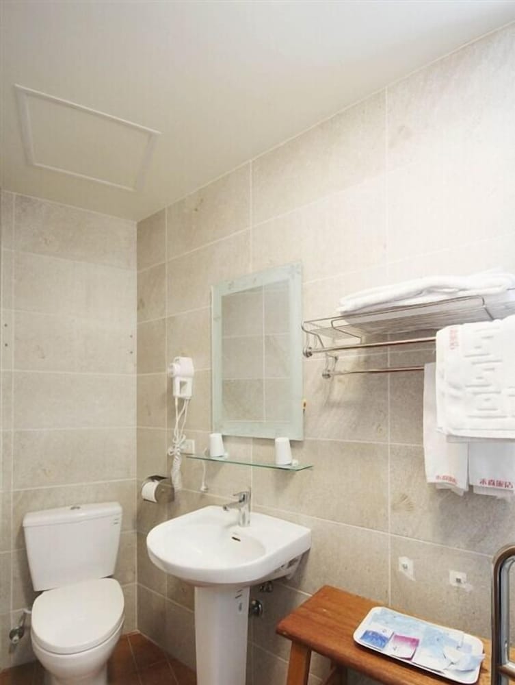 HE SEN Hostel 39/43