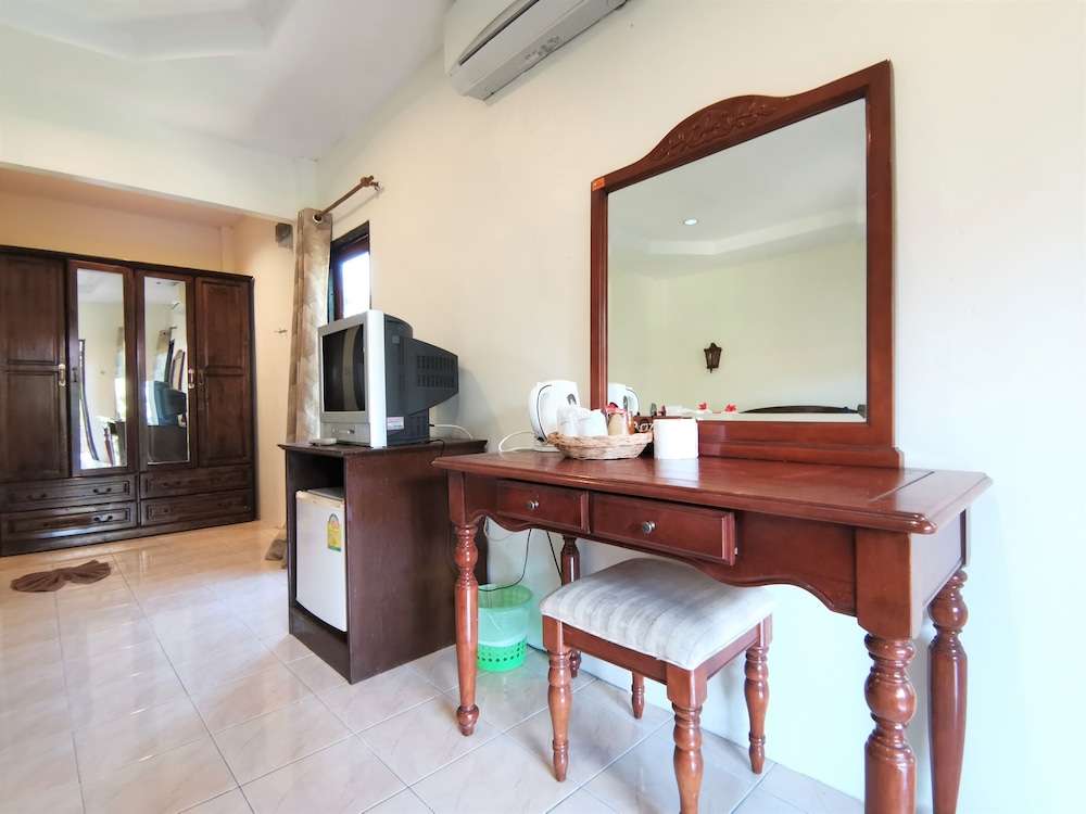 Lanta White Rock Resort Koh 53/69