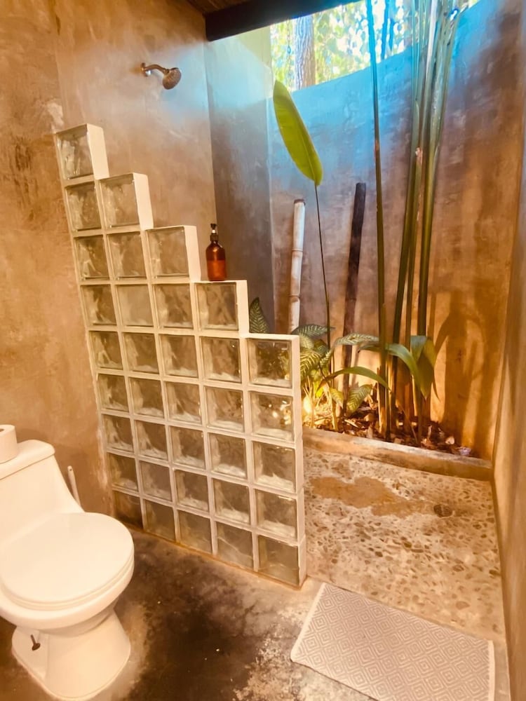 فيلا بسرير كينج وسريرين منفصلين بإطلالة على المسبح بغرفتي نوم بمطبخ، Lua Villas 6/8