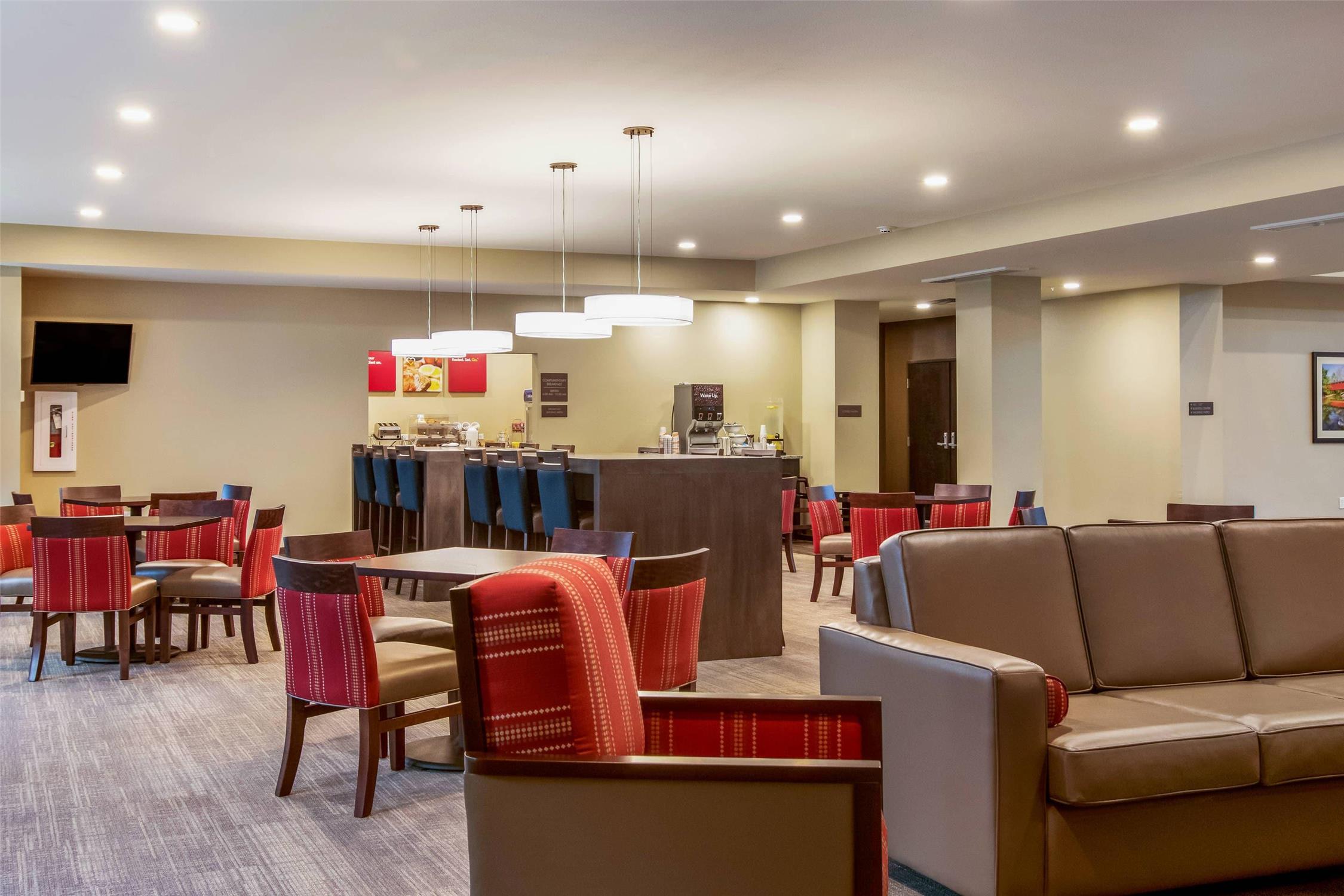 Comfort Suites Wooster near University Campus 34/54