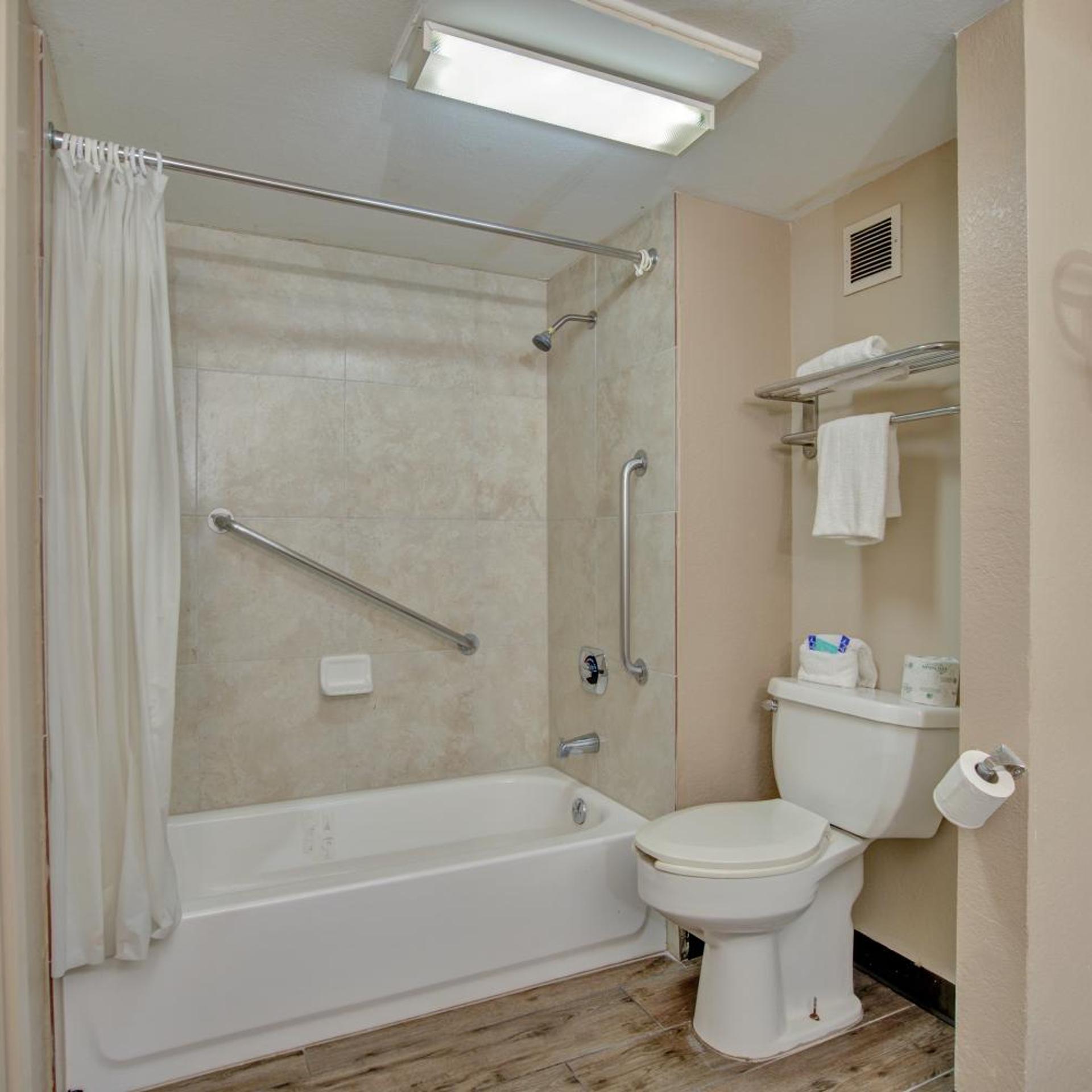 غرفة رباعية، Americas Best Value Inn Laredo 8/10