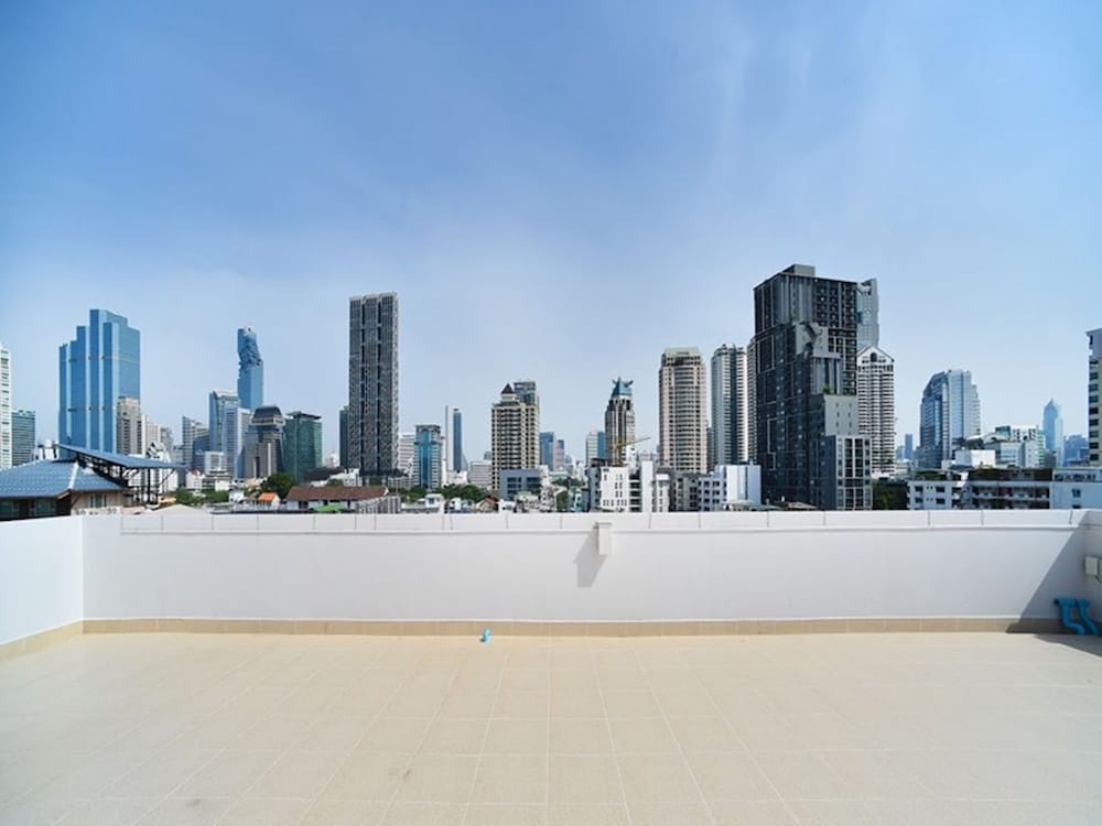 Parvena Hotel 63/64