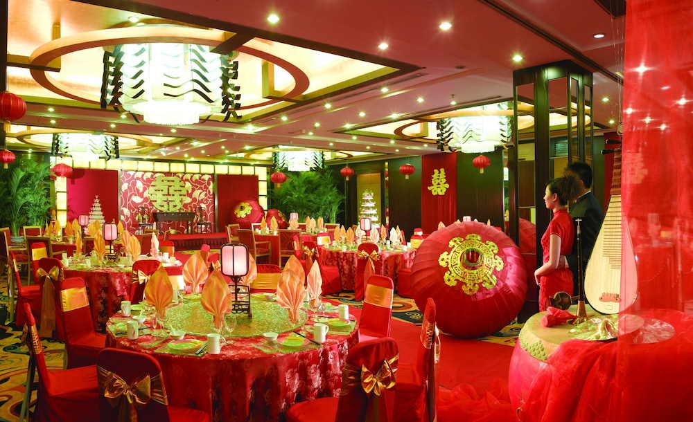 Luxemon Xinjiang Hongfu Hotel 28/30