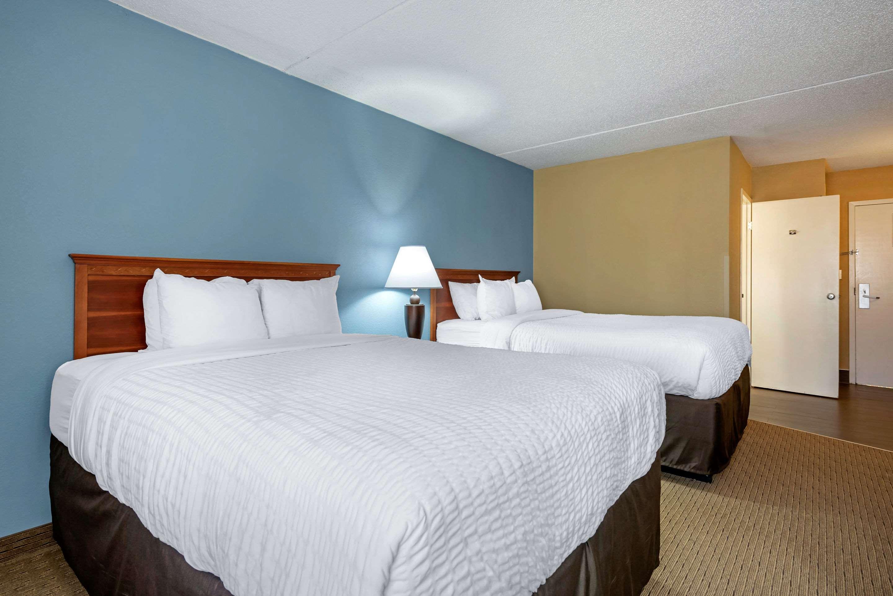 ROOM, 2 DOUBLE BEDS