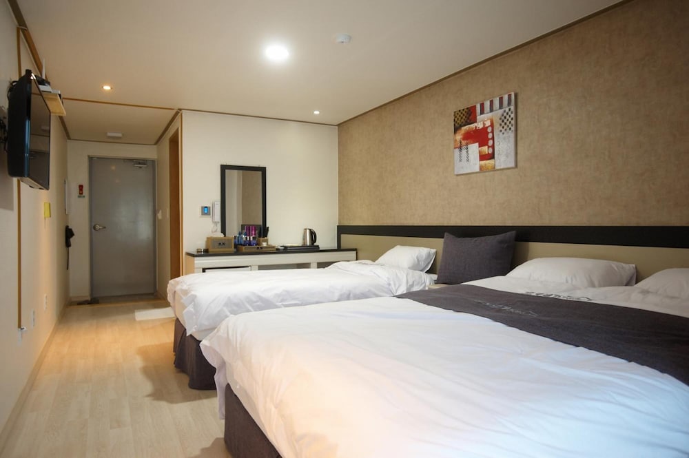 Dorcas Tourist Hostel 7/30