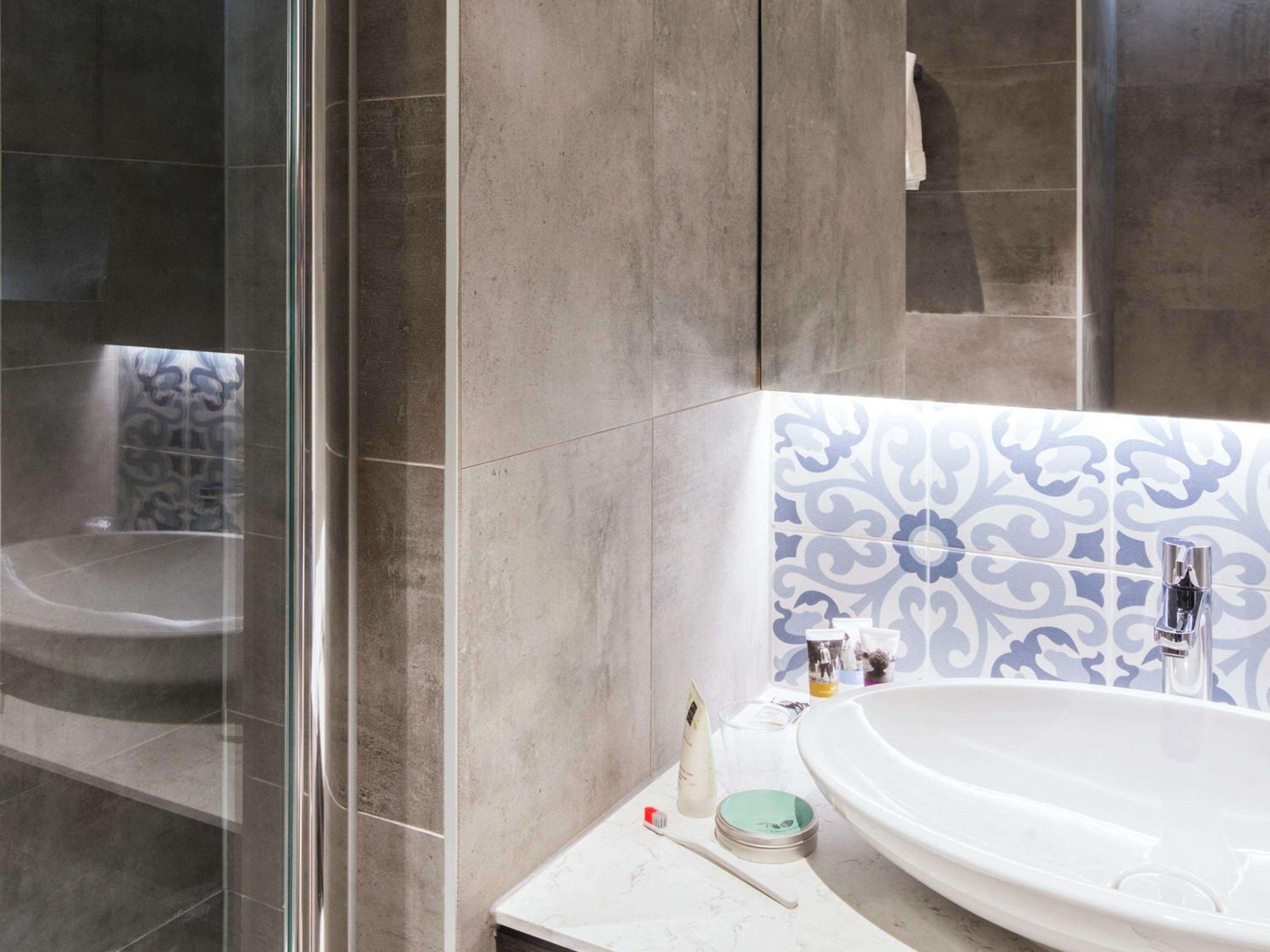 غرفة بريفيليج بسرير فردي مع أريكة، Mercure Amsterdam City Hotel 5/7