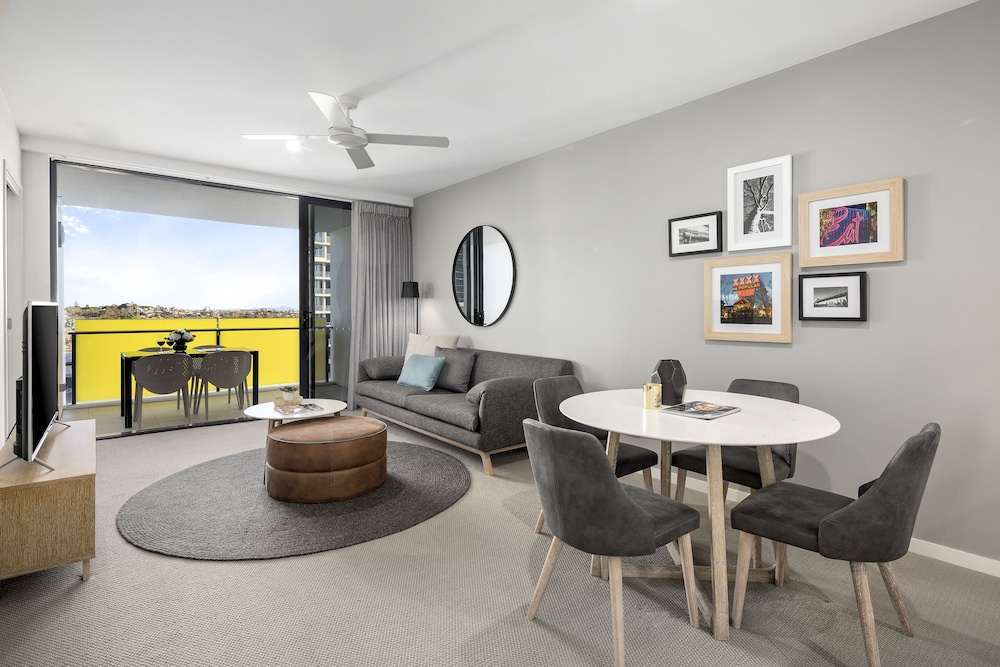 ALCYONE HOTEL RESIDENCES 44/61