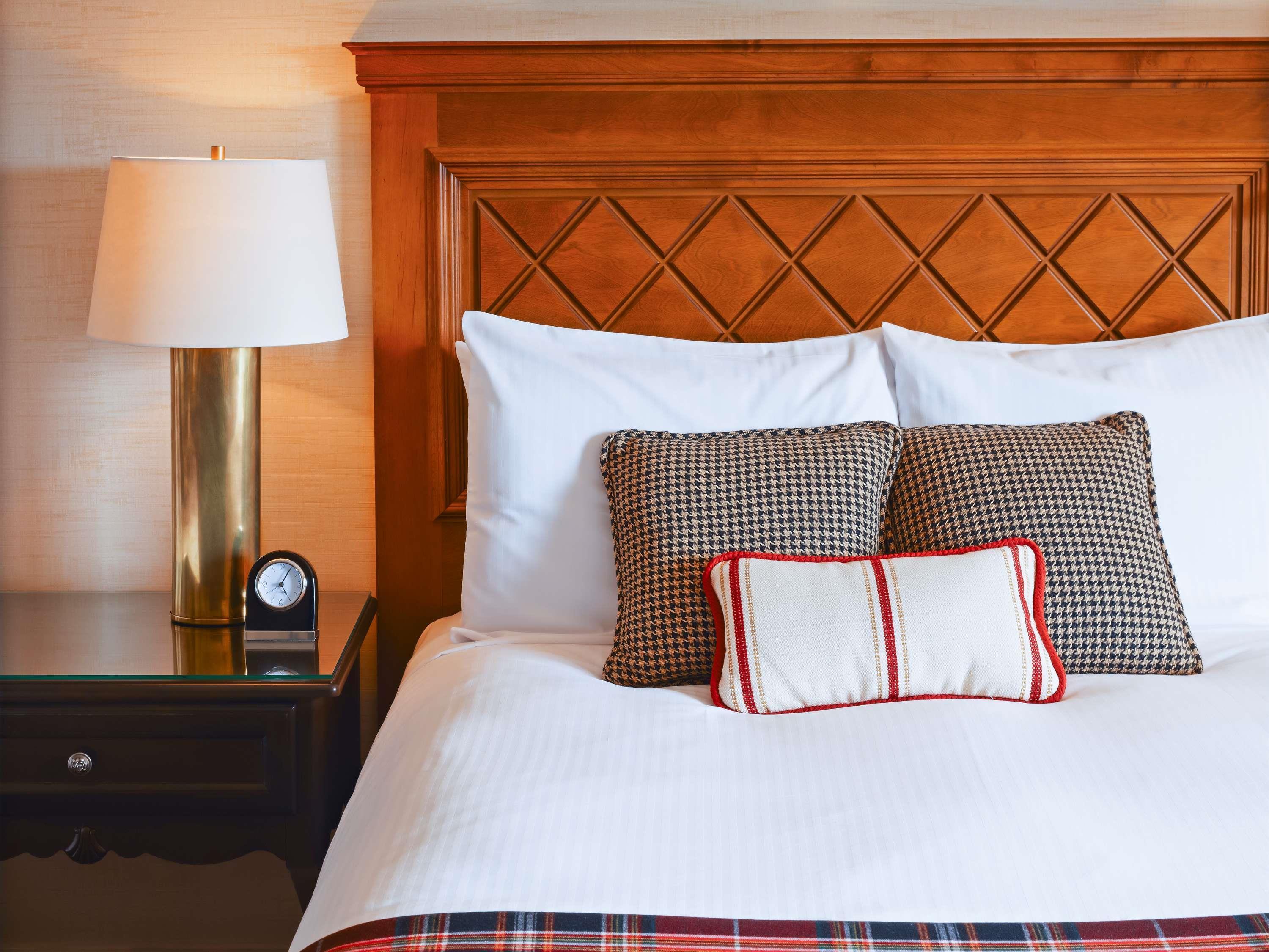 1 Bedroom, Suite, Queen Bed, Sofa, Living Area