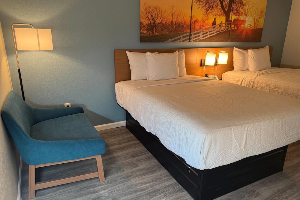 Days Inn & Suites by Wyndham Festus 23/60