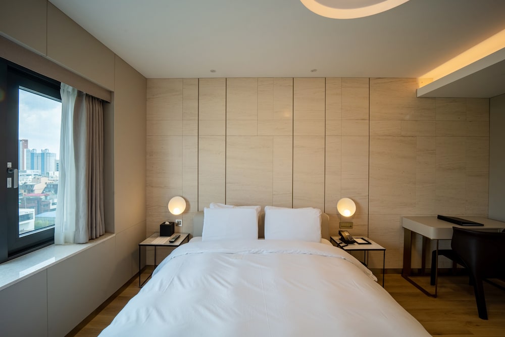 ELIENA Hotel 9/63