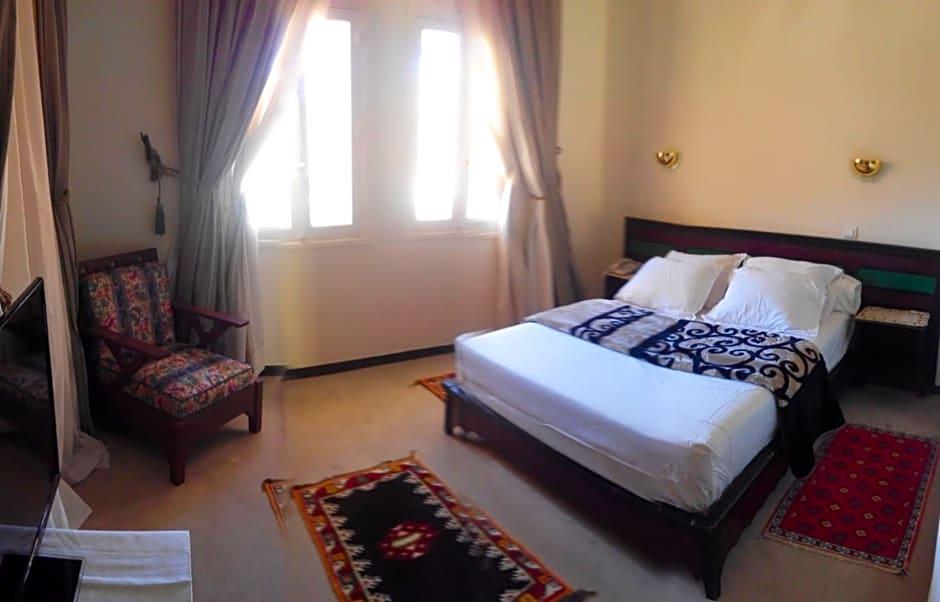 HOTEL LES AMANDIERS 17/39