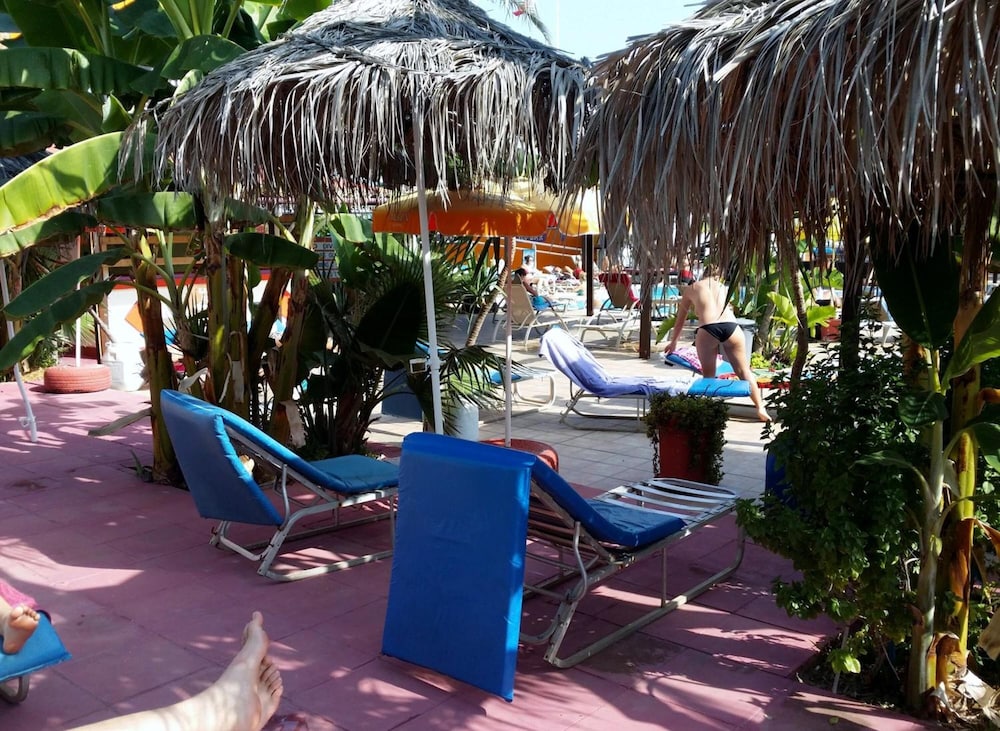 Kkaras Hotel 48/68