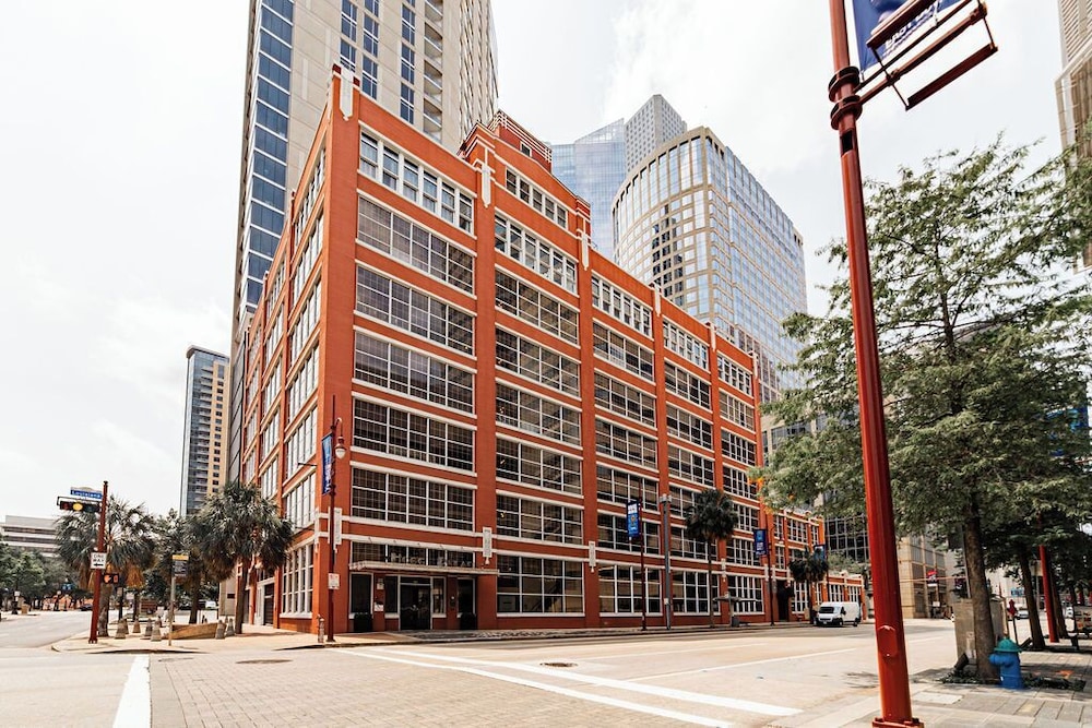 The District at Hogg Palace, A Wyndham Hotel 42/50