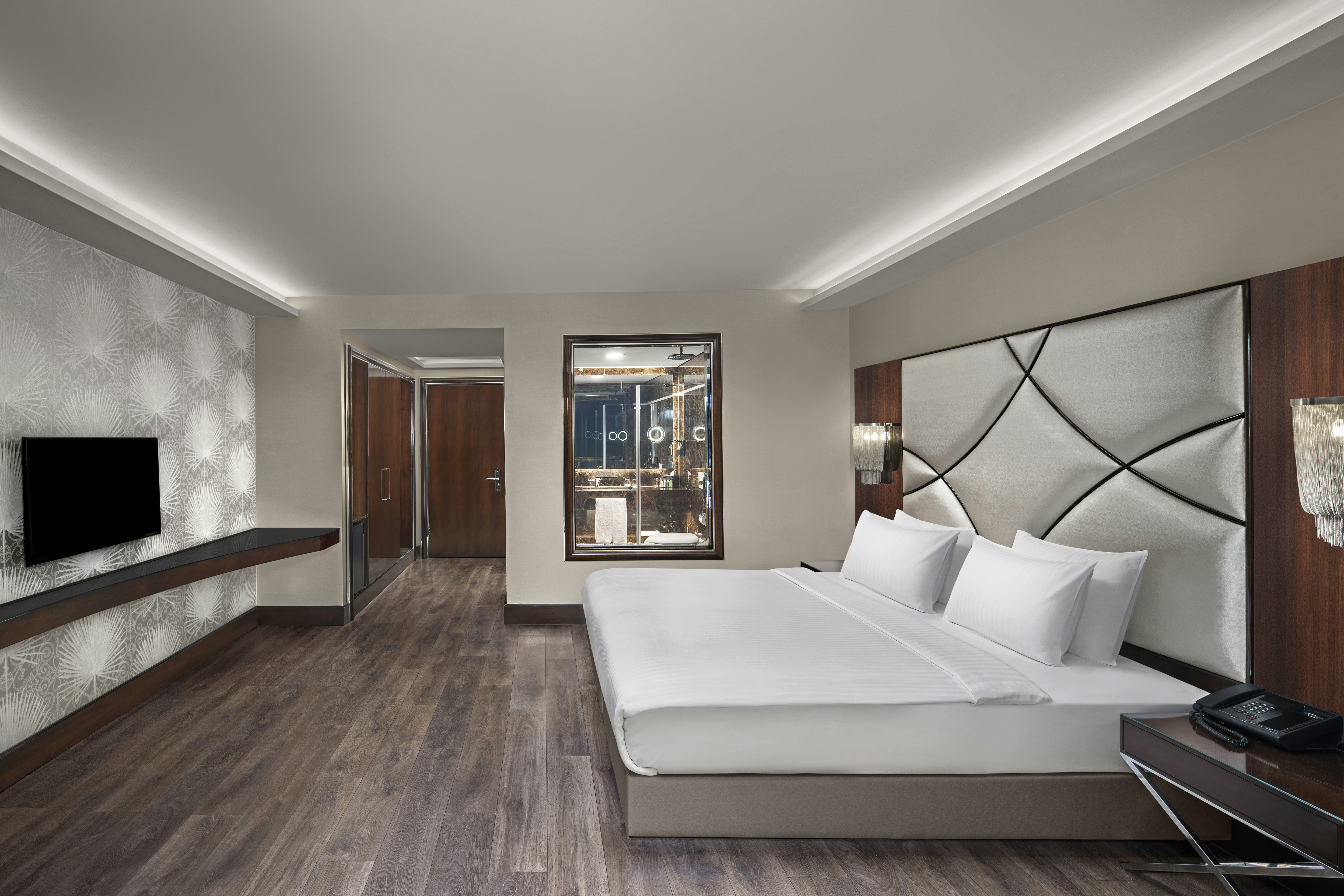 DELUXE, KING BED, CITY VIEW