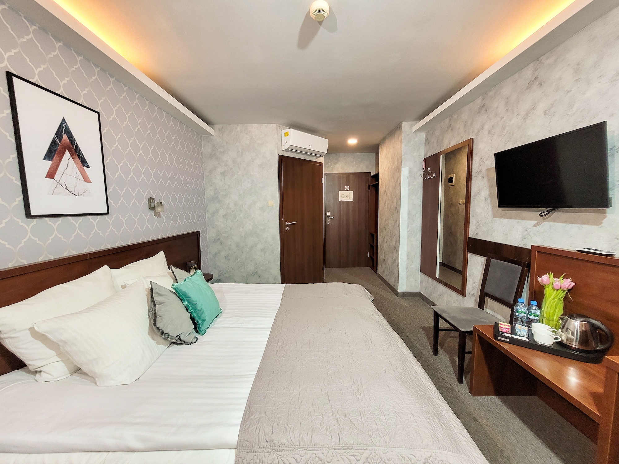 1 BEDROOM, BUSINESS, TWIN BEDS