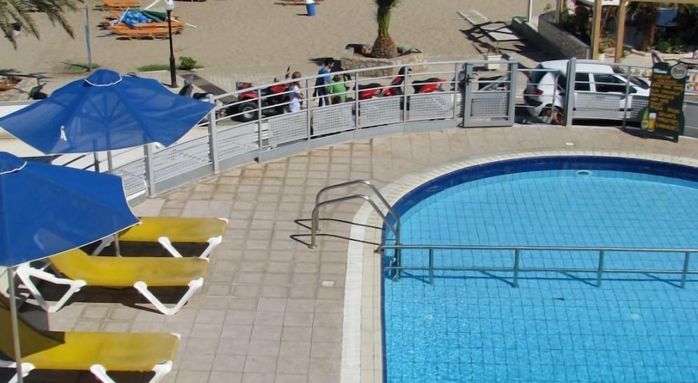 Eleni Beach 44/49