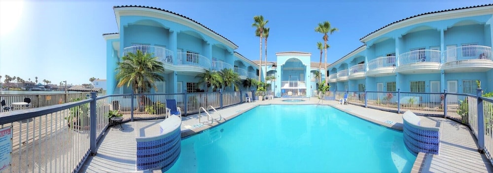 Casa Bella Hotel and Suites 24/24