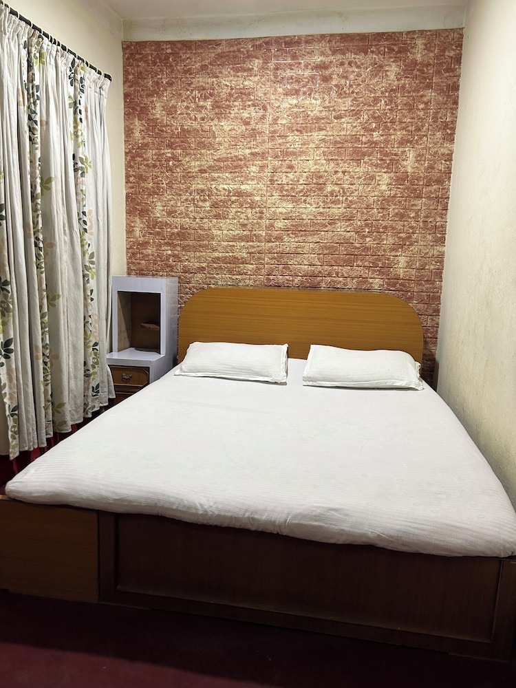 DELUXE, QUEEN BED