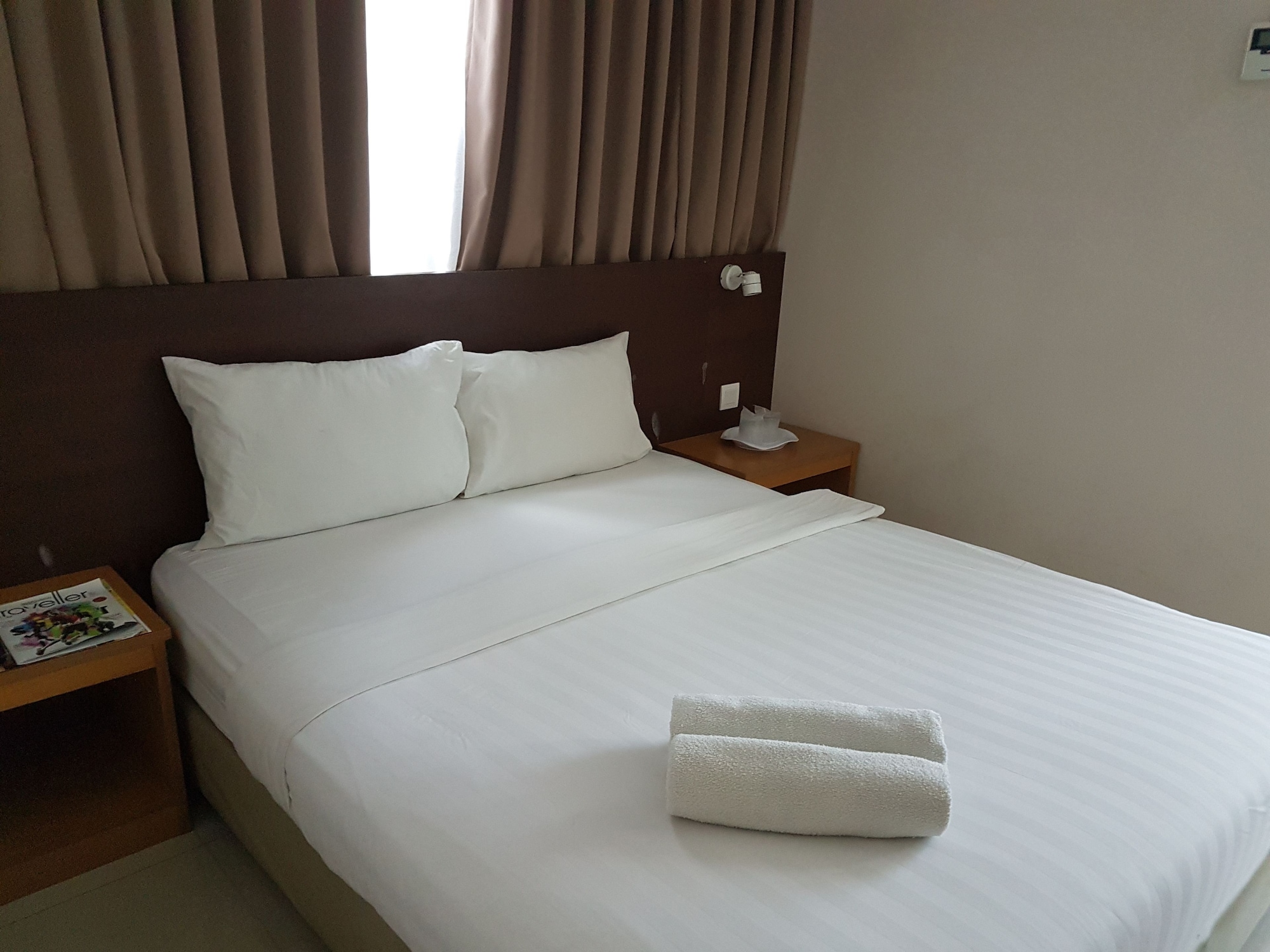 DELUXE, QUEEN BED