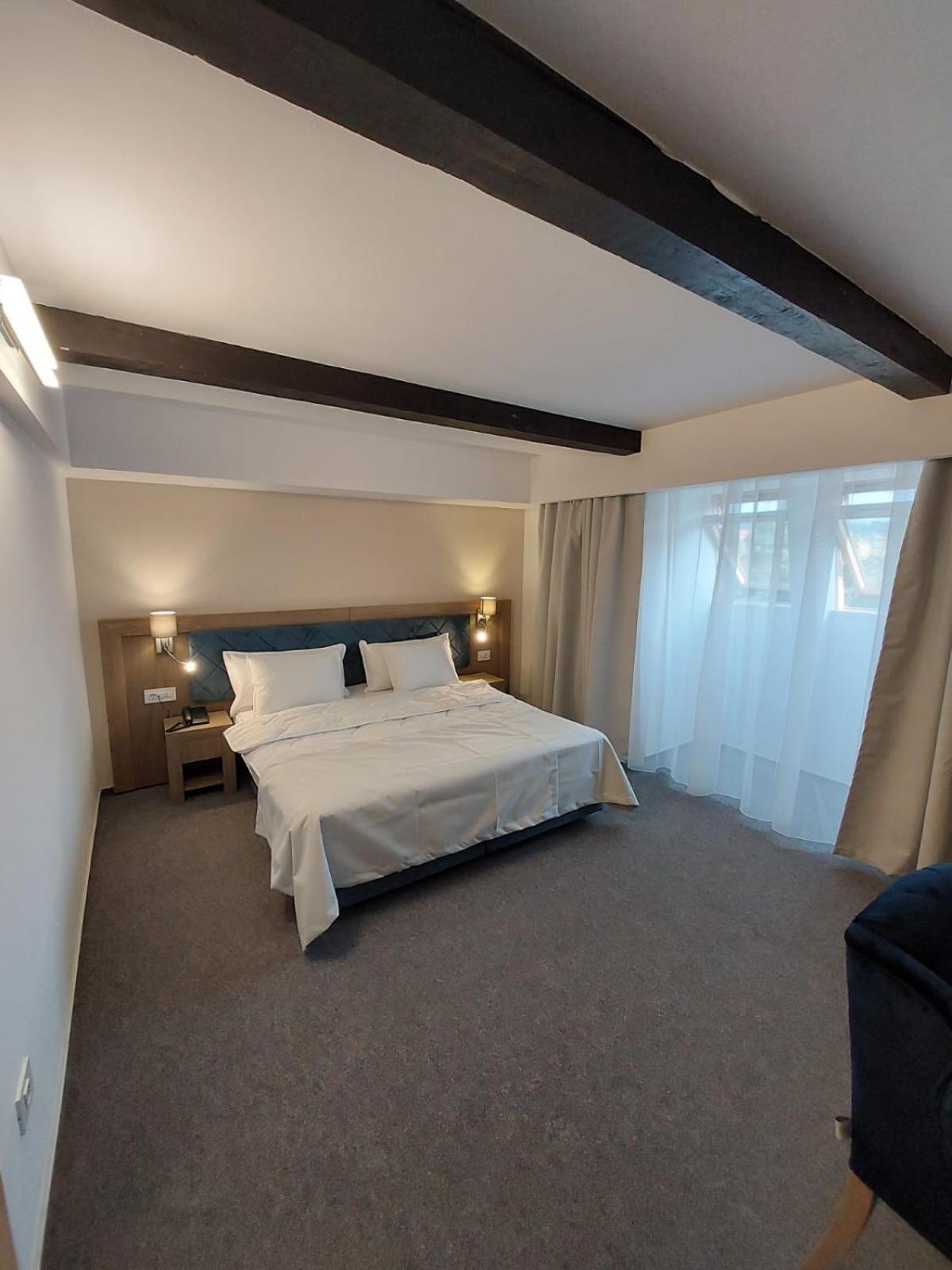 Room, Double or Twin Bed