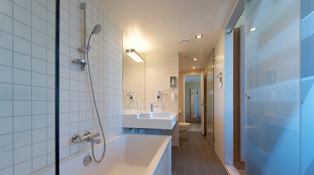 Quality Hotel 33 8/55