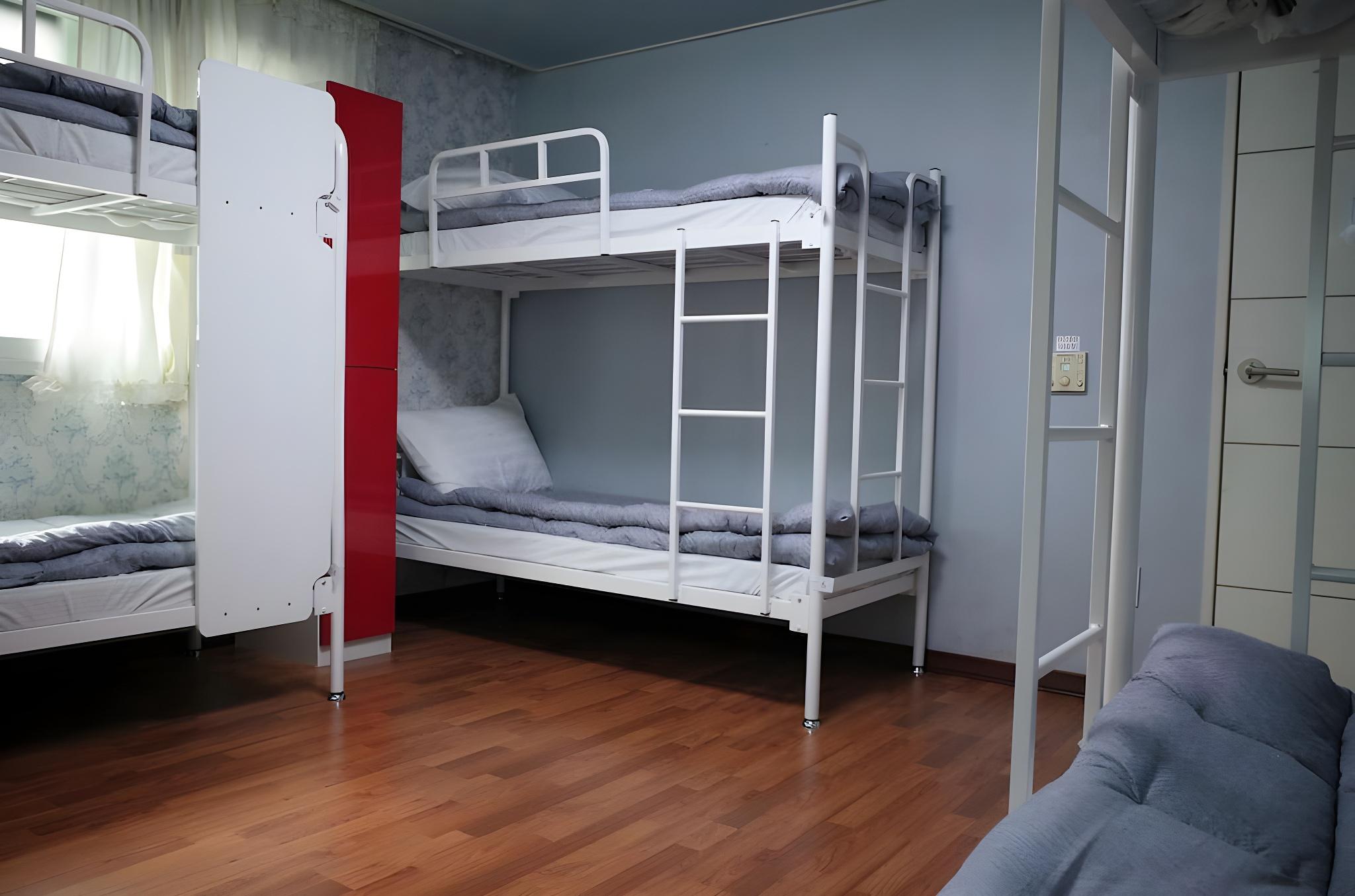 Private, 6 Beds