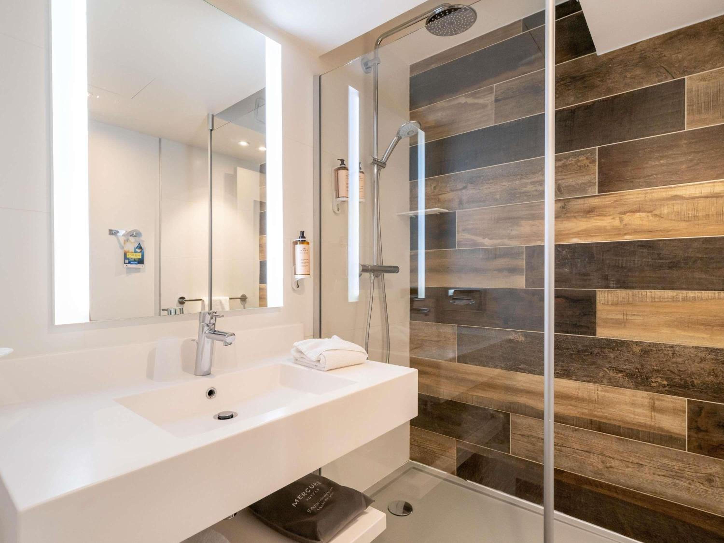 جناح جونيور بسرير كوين مع أريكة، Mercure Antibes Sophia Antipolis Hotel 8/9