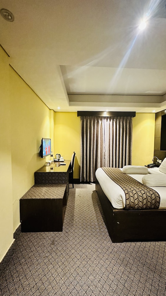 Hotel The Capital 16/50