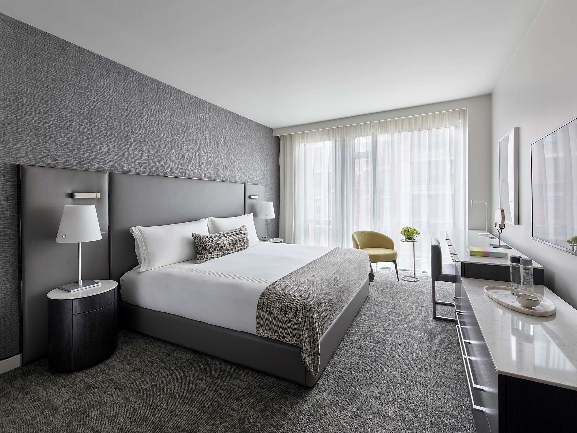 SUPERIOR, KING BED