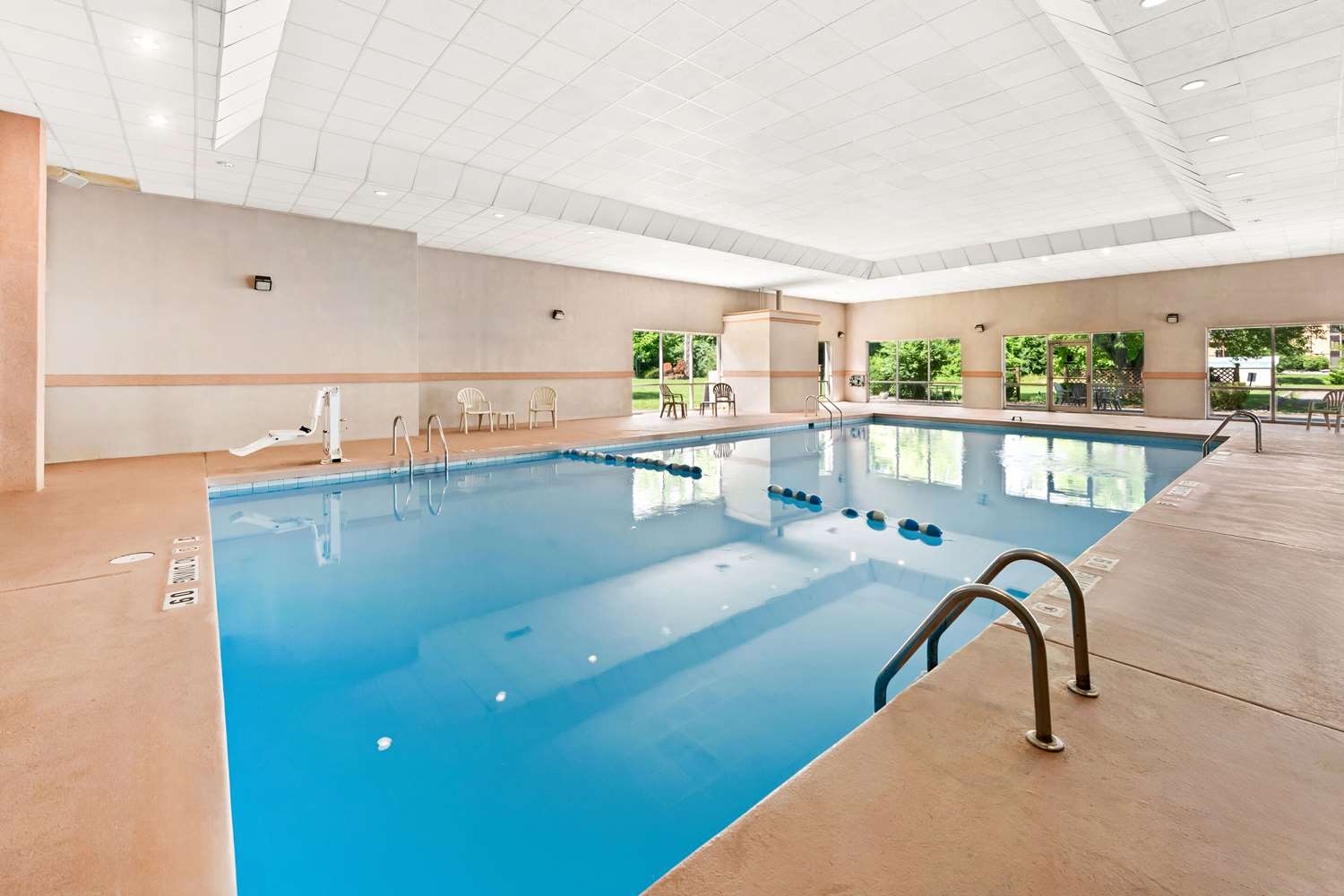 swimming pool spa