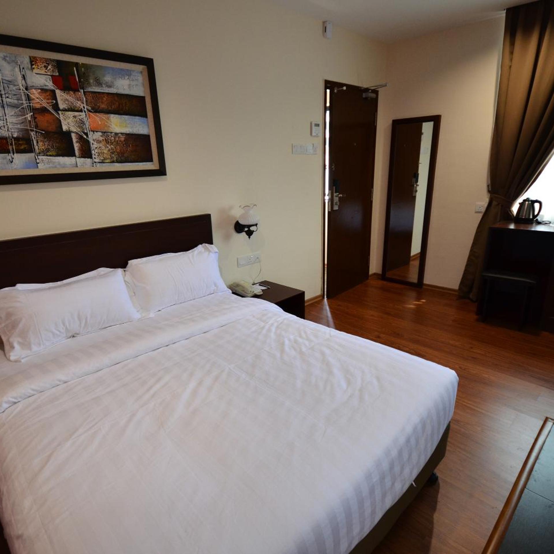 906 Riverside Hotel 11/51
