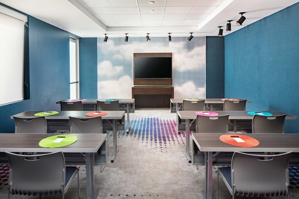 Aloft Tempe 42/43